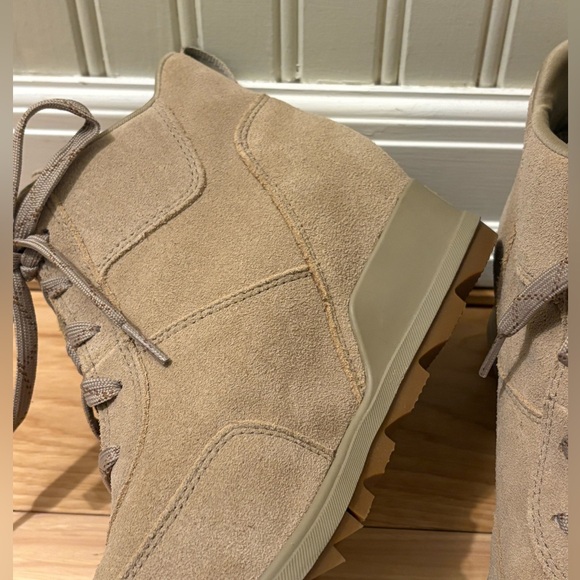 Sorel Evie Sport Suede Lace Bootie Sz 9 Style NL3817-251 Tan Comfort - Picture 4 of 9